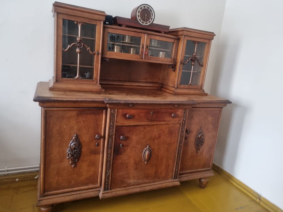 Kredens międzywojenny