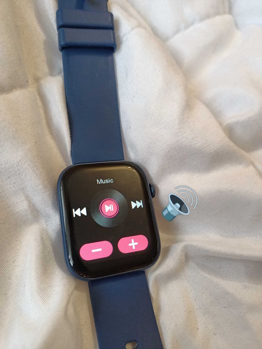 Smartwatch with voice assistant