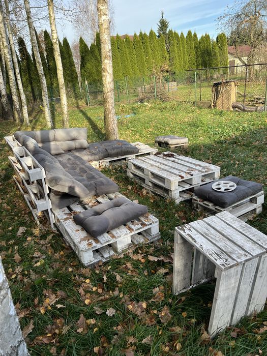 Meble ogrodowe z palet, palety z poduszkami