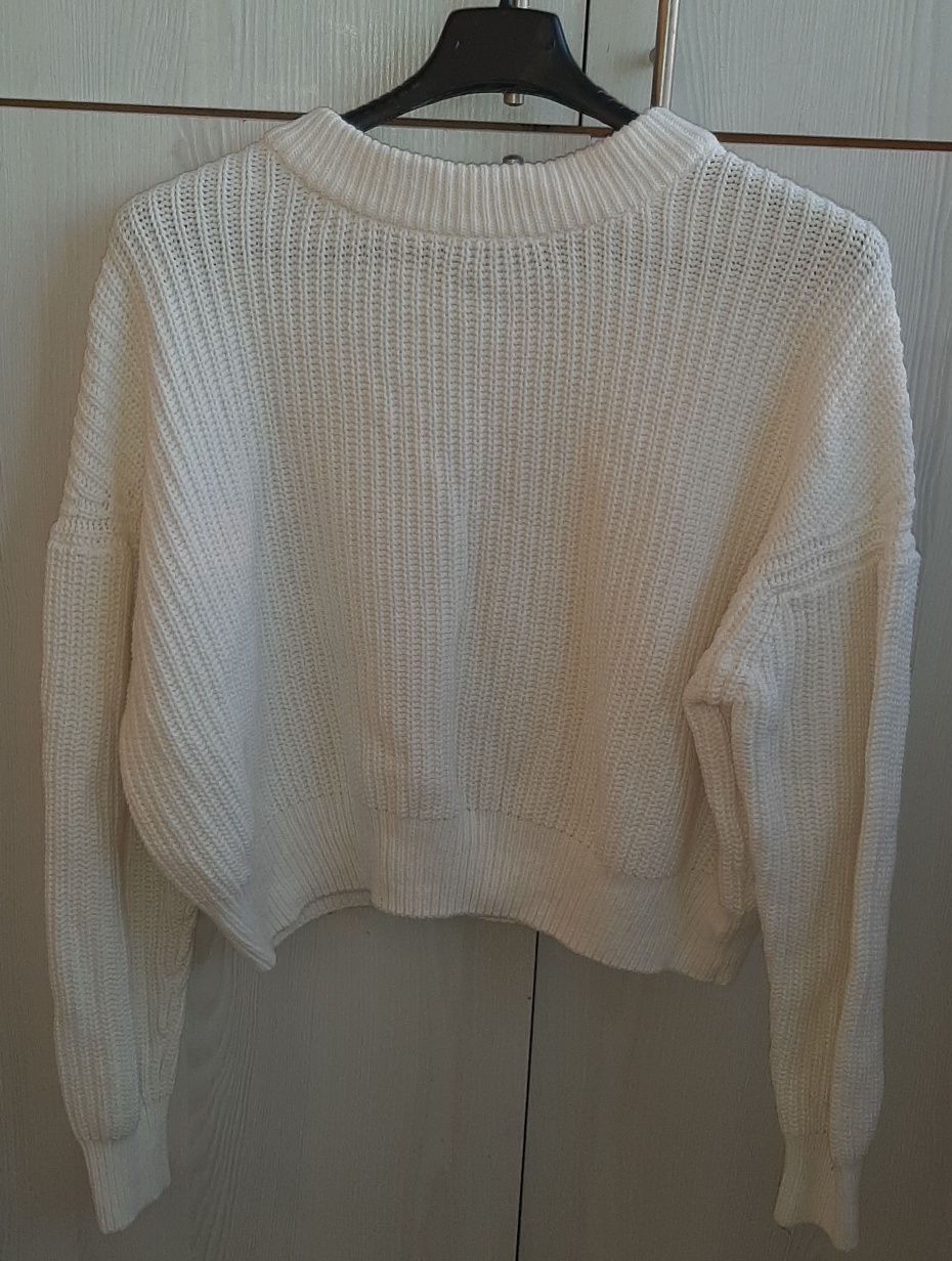 білий короткий светр