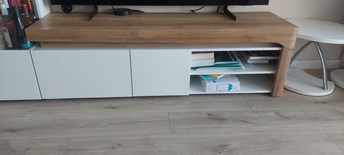 Witryna z półka rtv
