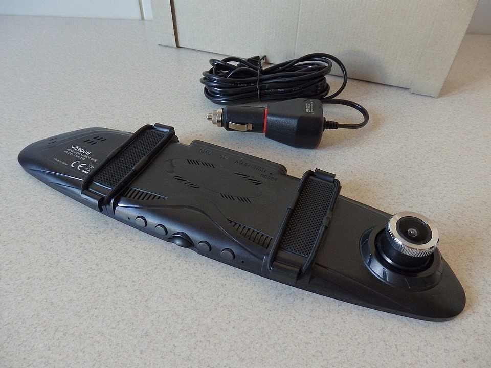 VORDON DVR-190 – lusterko, wideorejestrator i kamera cofania,
