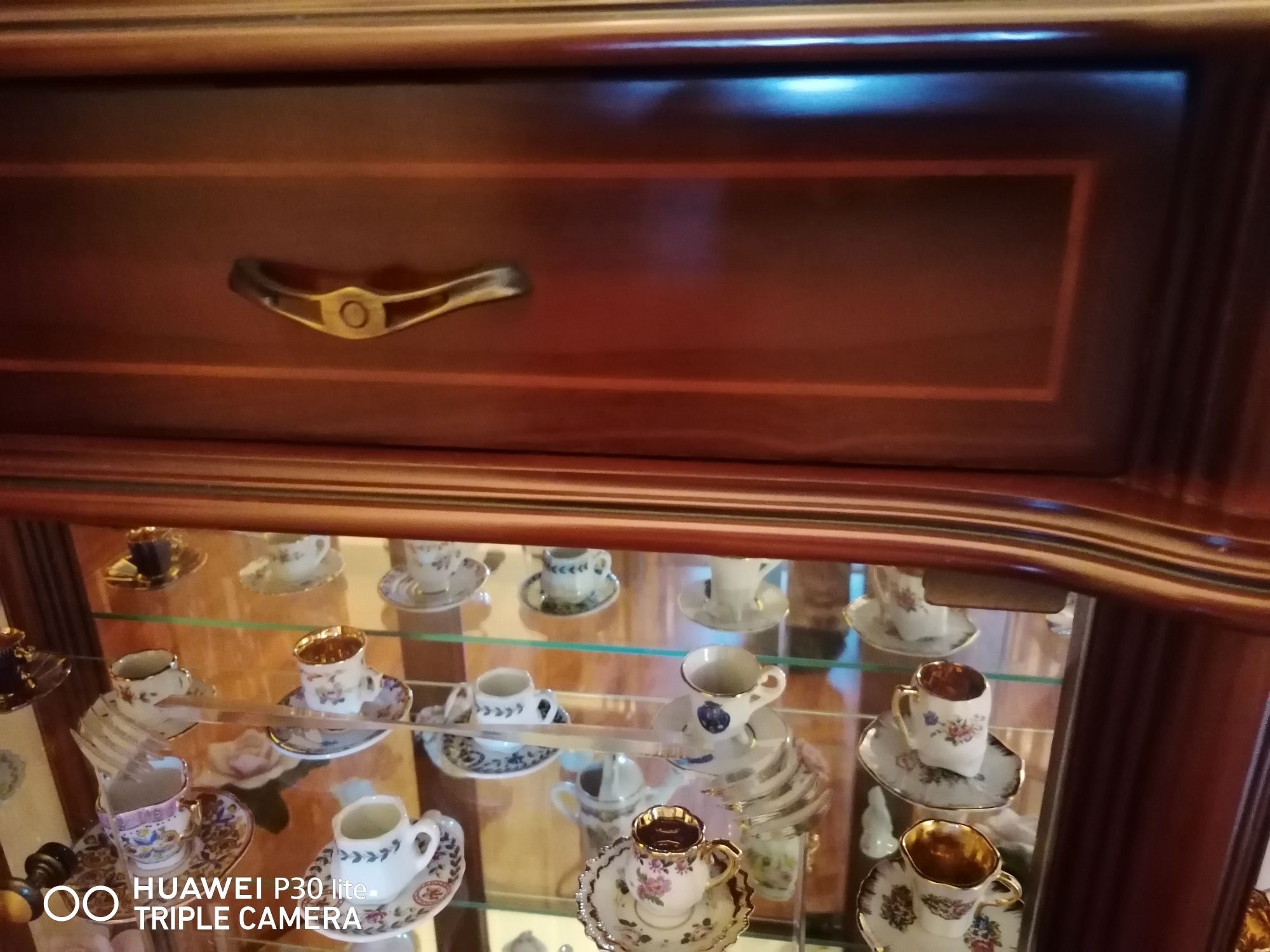 Vitrine com decoração incluída