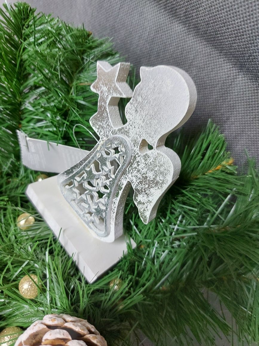 Drewniana figurka anioł świąteczny mały 
13x8 (podstawa 8cm x 4,5)