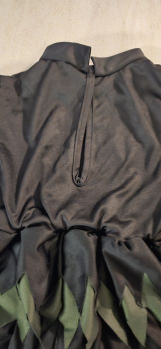 Sukienka czarownicy wiedzmy na halloween czarna z bufkami na 122, 6 la