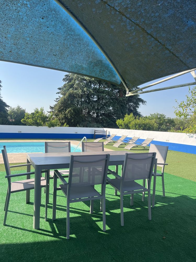Espaço para festas/eventos com piscina e jacuzzi