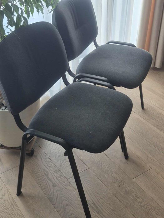 krzesła konferencyjne w dwóch sztukach