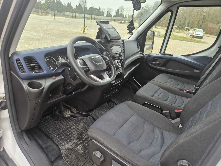 Wynajem samochodu dostawczego IVECO DAILY