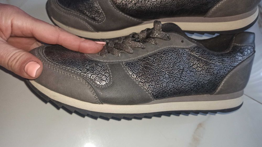 Кроссовки ботинки туфли р.40