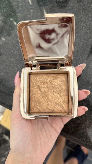 Бронзер Hourglass Ambient 11g в відтінку Radiant