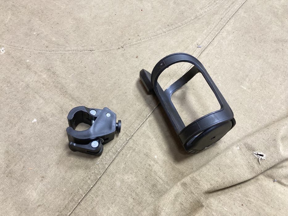 Крепление для бутылки стакана на коляску