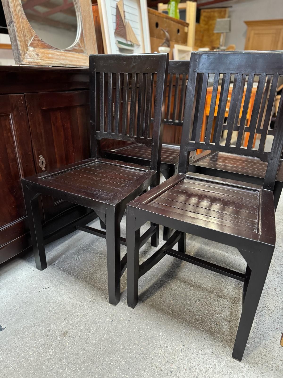 Krzesła /drewniane /styl kolonialny