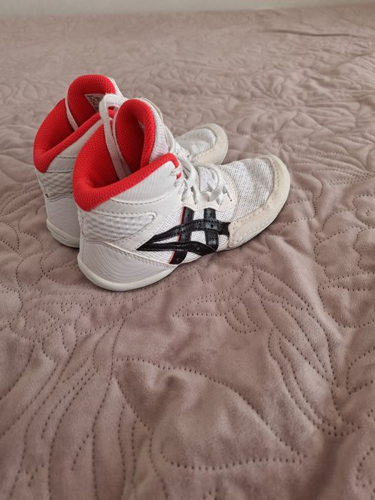 Продам борцовки моей дочери