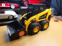 Модель фірми Bruder - Cat (made in Germany) масштаб 1:16