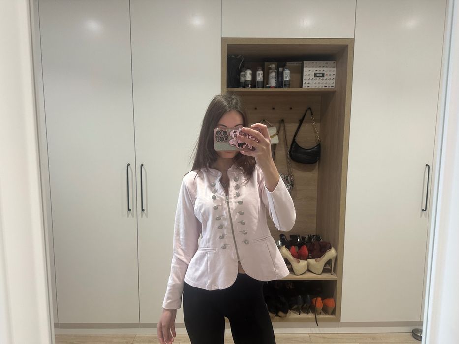 Jasnoróżowa marynarka Alice Bizou. r.M Wygodny materiał.Nowy bez metki