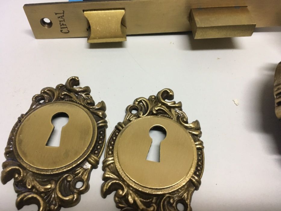 Conjunto puxadores e fechadura Cifial novos