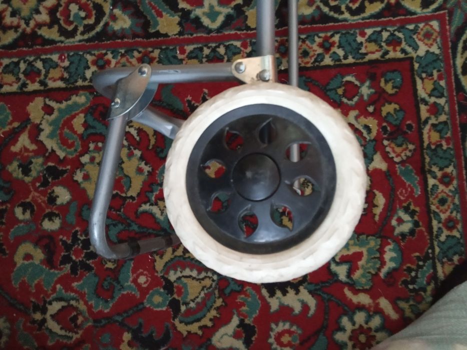 Коляска хозяйственная без колеса,на ремонт и восстановление.Алемений,п