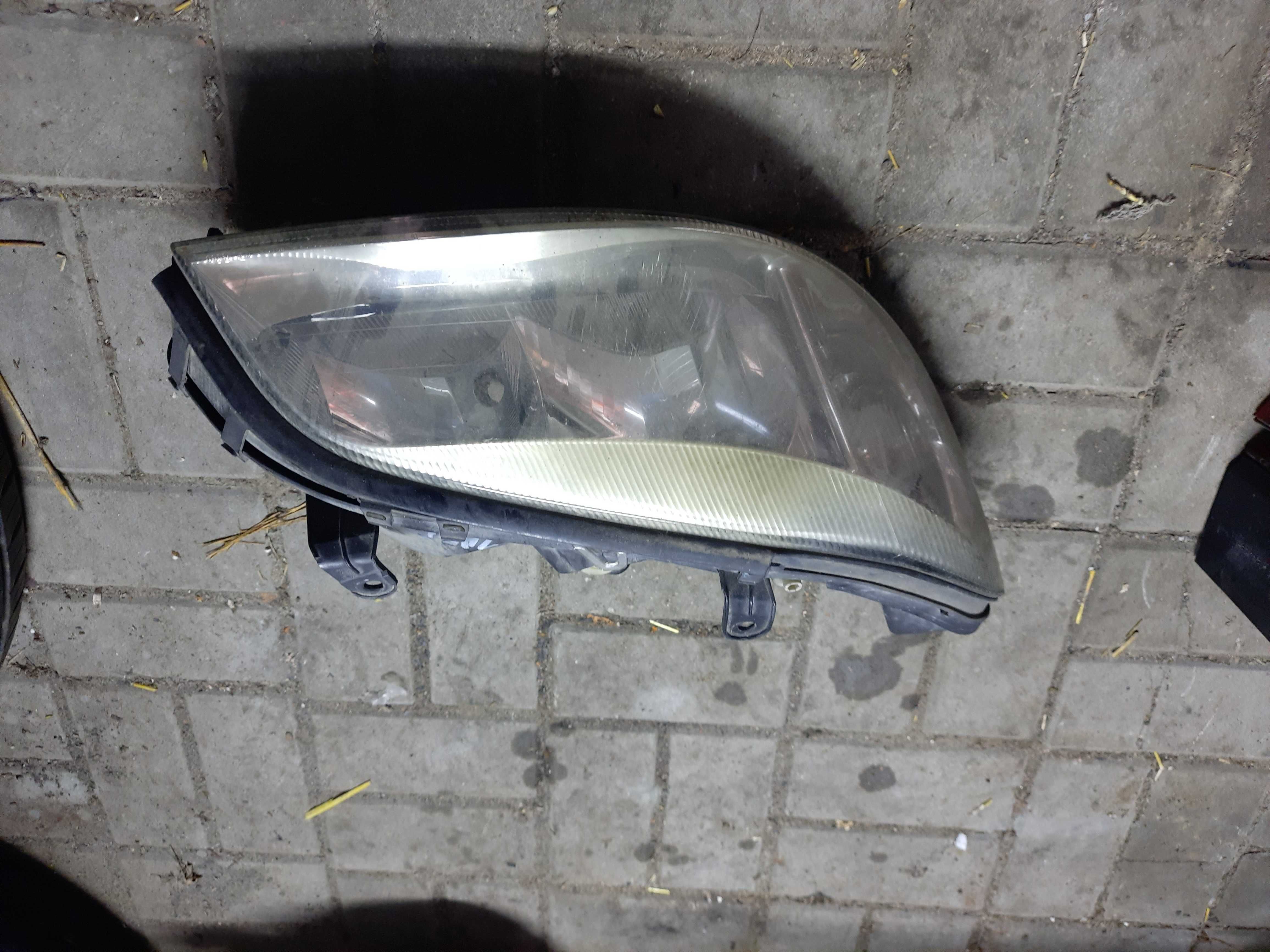 Opel zafira A lampa prawy przod