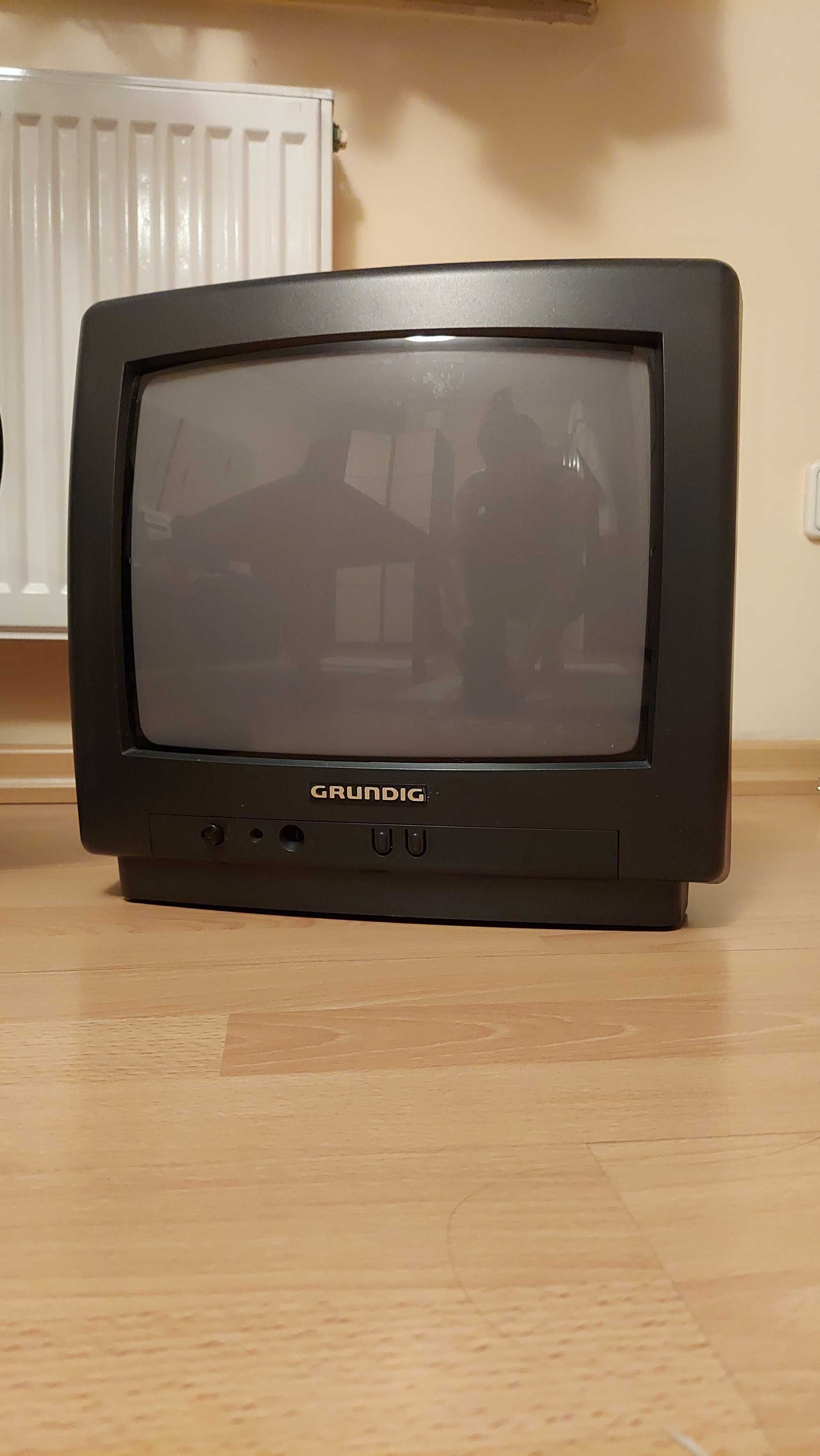 mały telewizorek Grundig kolorowy z pilotem