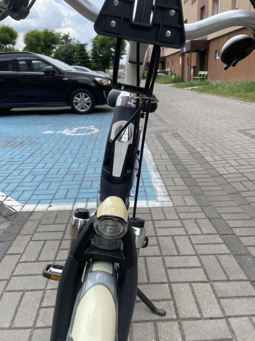 Rower damka holenderski Batavus Fuego  8 8p z koszem wiklinowym