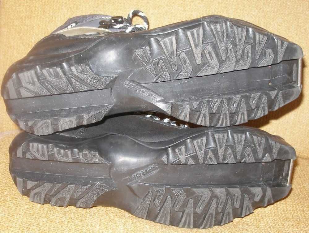 Ботинки лыжные 38. (24см). Solomon  Waterproof.