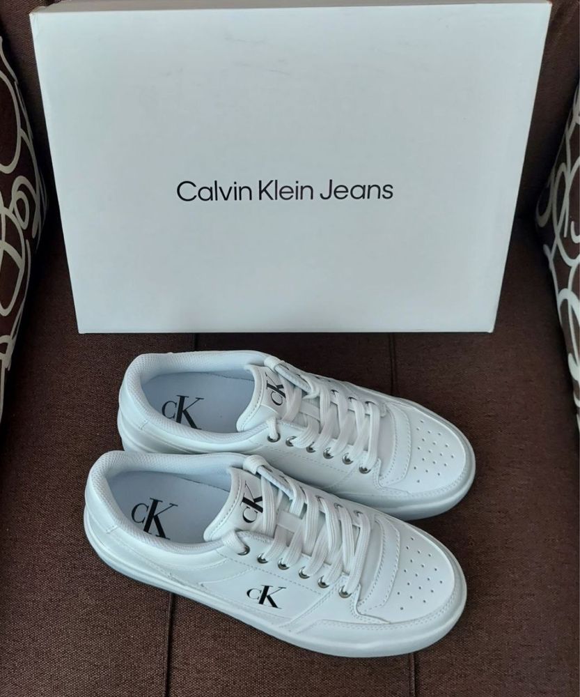 Жіночі базові білі кеди Calvin Klein 39