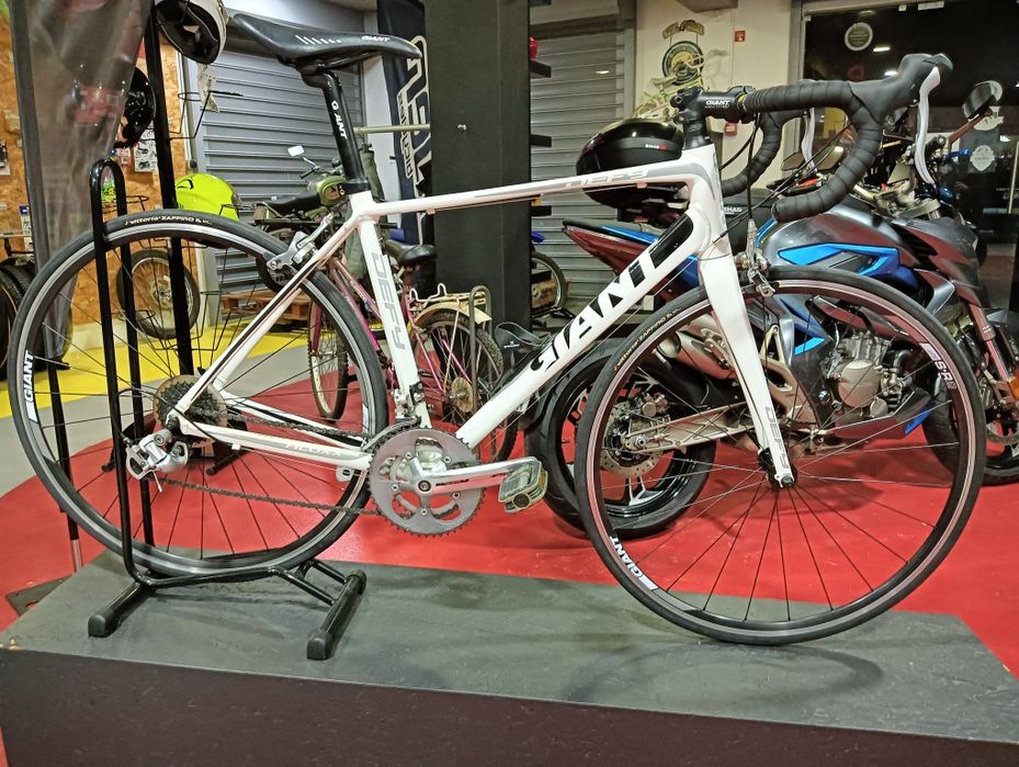 Bicicleta de estrada GIANT Defy