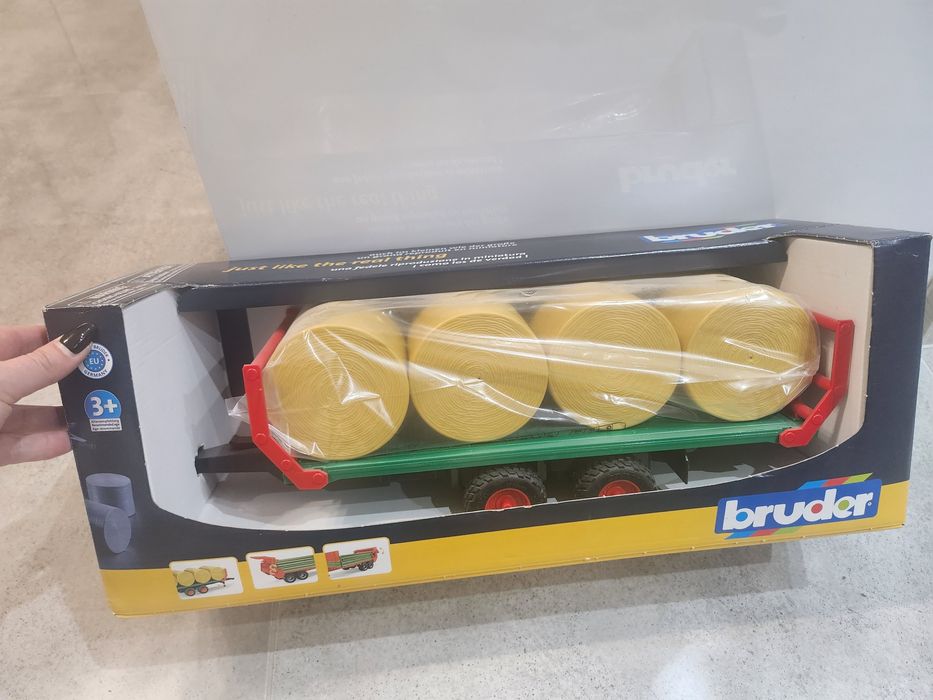 Przyczepa do transportu słomy  bruder