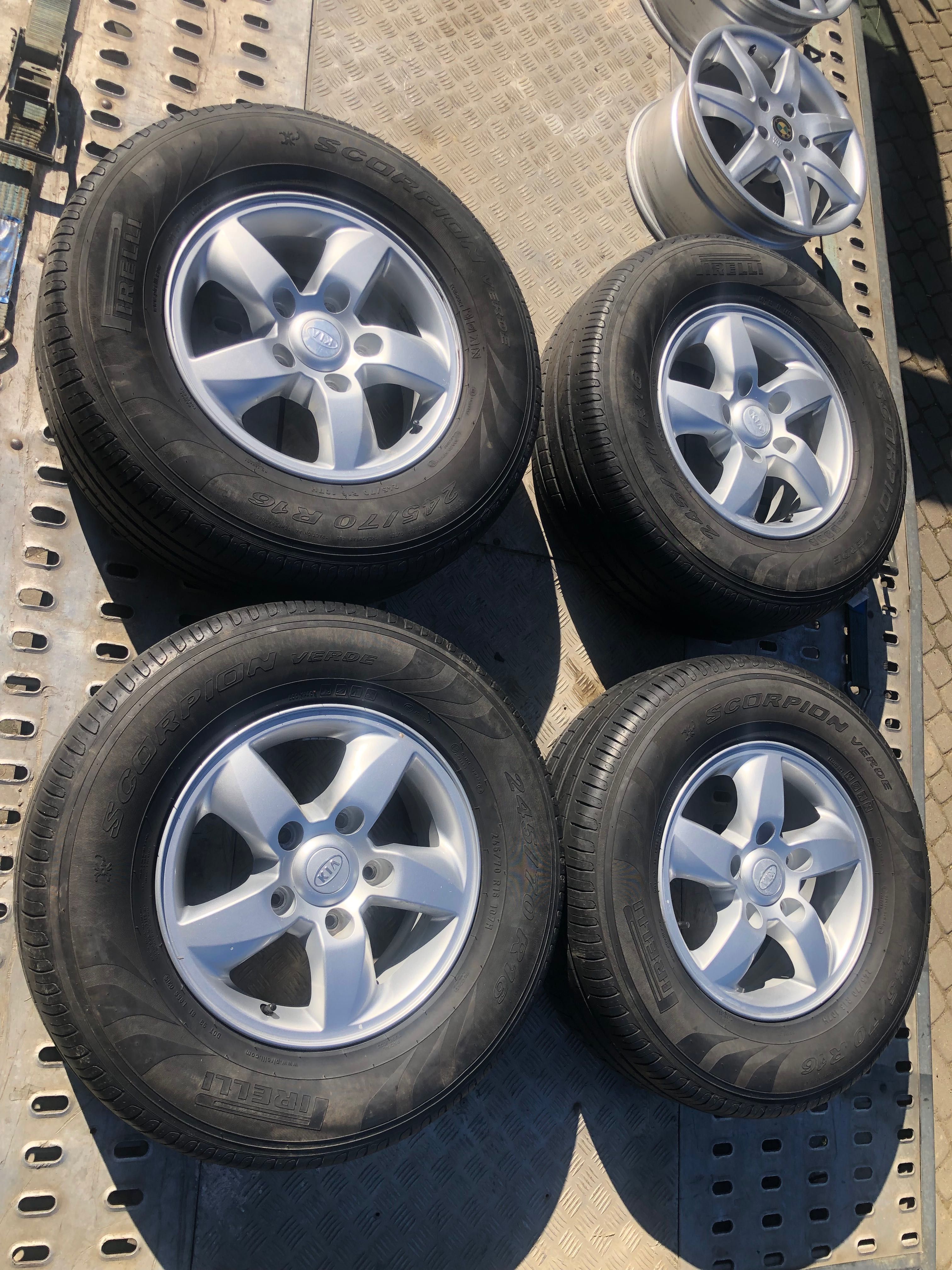 Kia sorento 245/70/16.