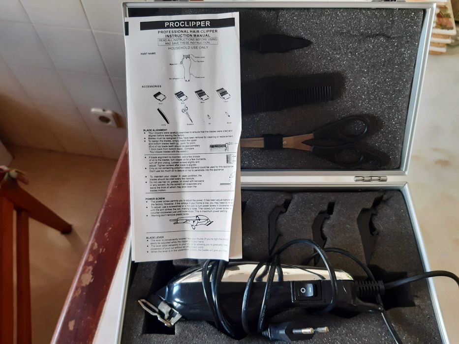 Caixa c/ Máquina de Corte Cabelo