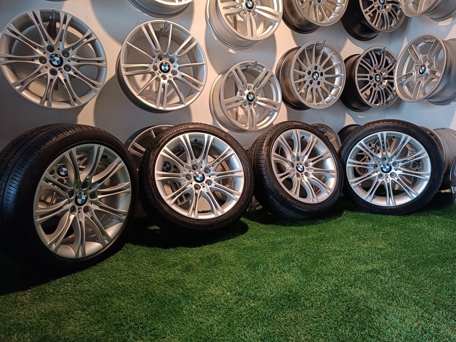 Jantes 18 bmw Style 135 originais pack M Pneus 245/45/18 Tudo como nov