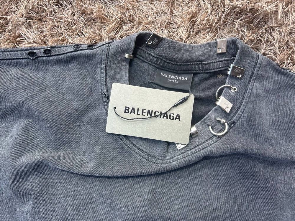 Футболка Balenciaga Pierced T‑Shirt Oversized in Black  FW 2024