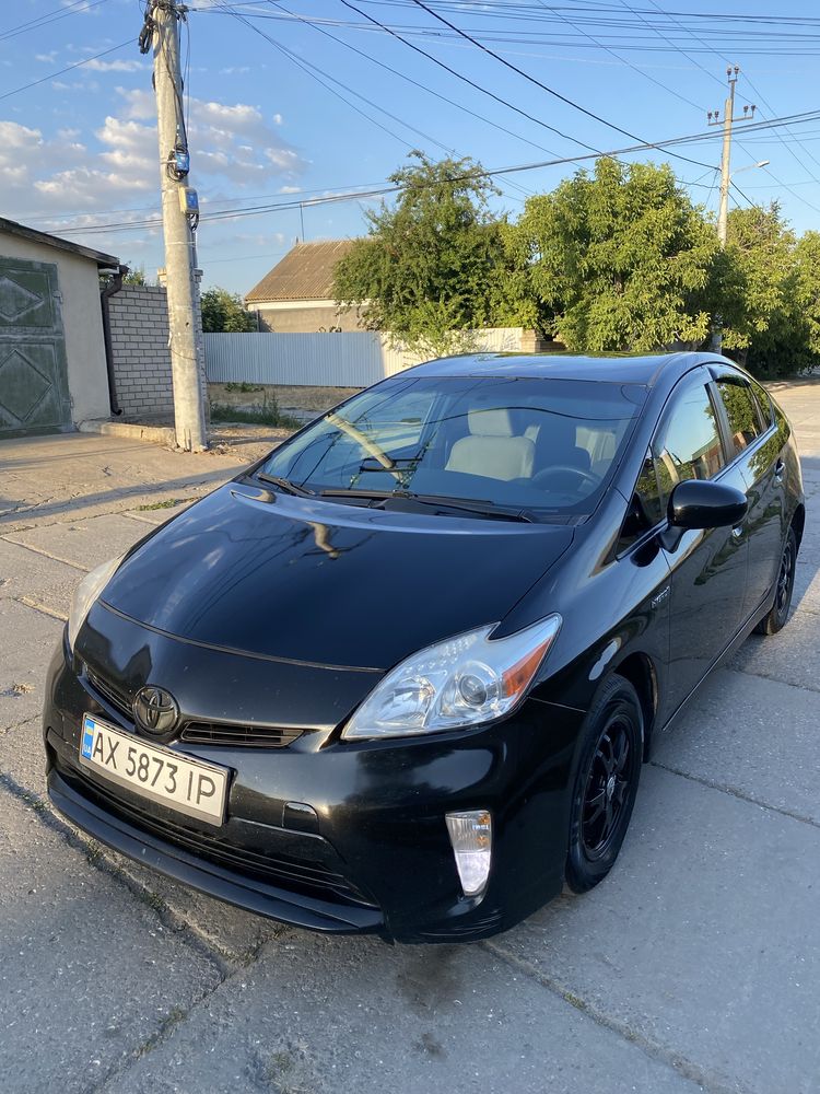 Toyota Prius 2015г