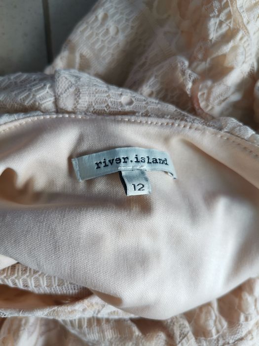 Krótka koronkowa sukienka tiulowa  na ramiaczkach rozkloszowana 40 L