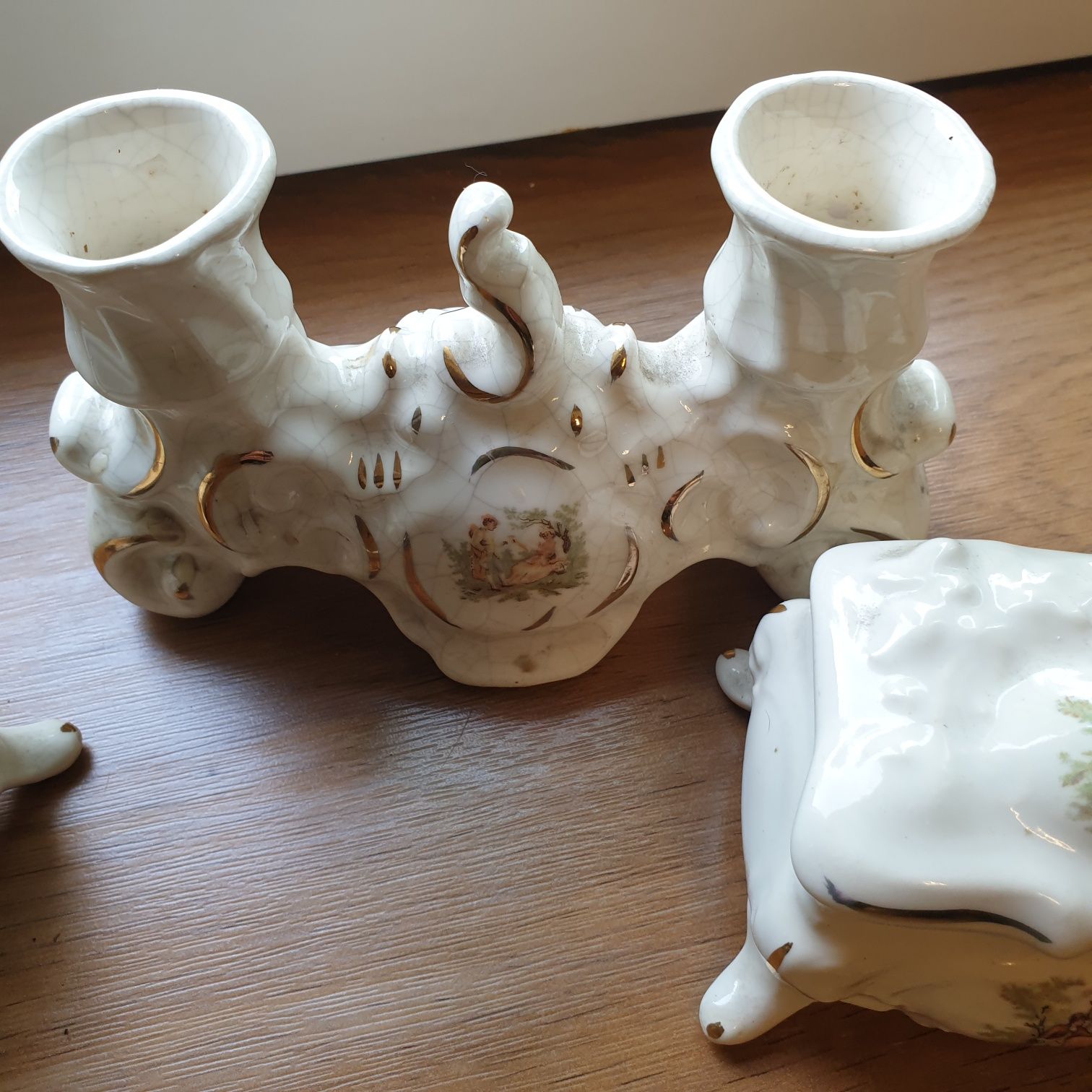 Sprzedam  świecznik i dwie szkatułk z porcelany i