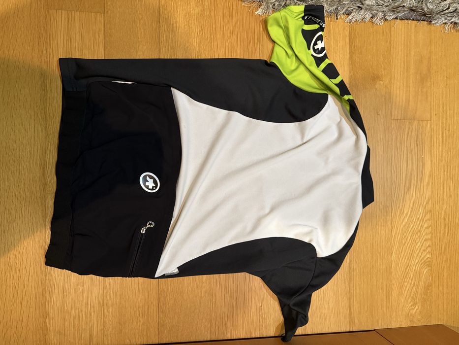 Duas camisolas Assos SS Mille tamanho L