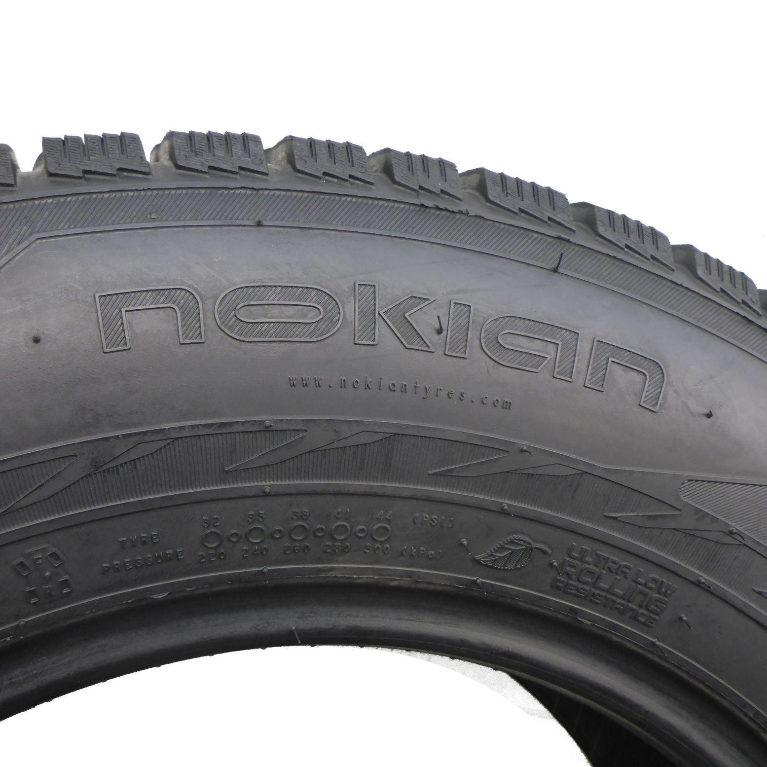 215/70/16 Nokian 215/70R16 100R Hakkapeliitta R2 Zima 2015 6,2-7,5mm