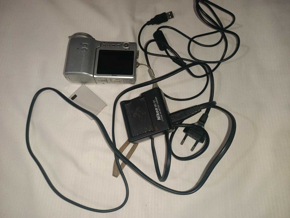 Nikon MH-61 Ładowarka , bateria, okablowanie