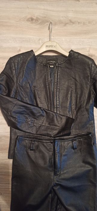 Класичний шкіряний костюм