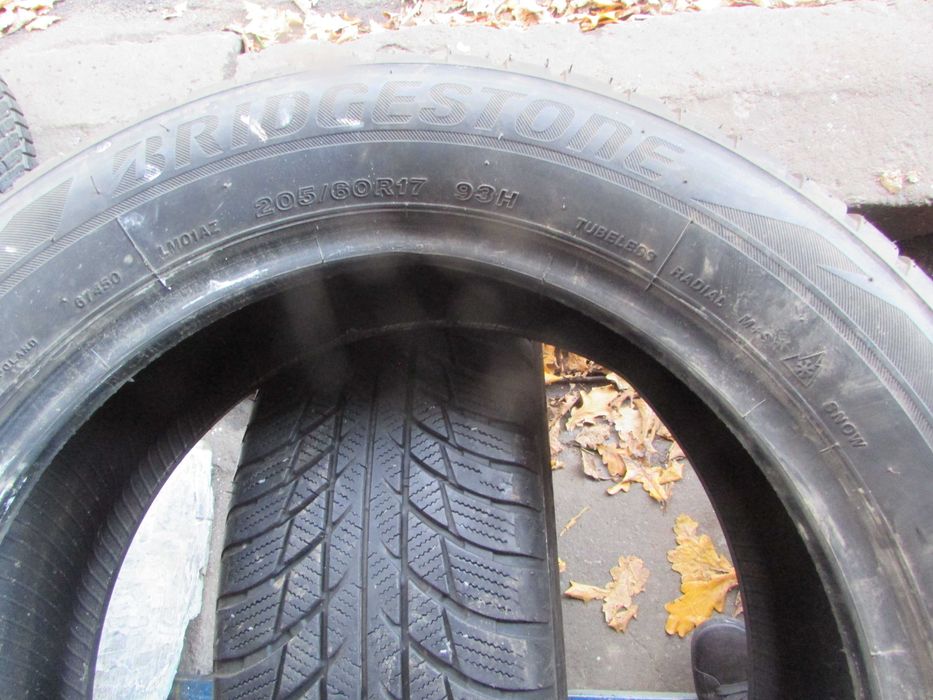 205/60/17 пара зимових шин Bridgestone