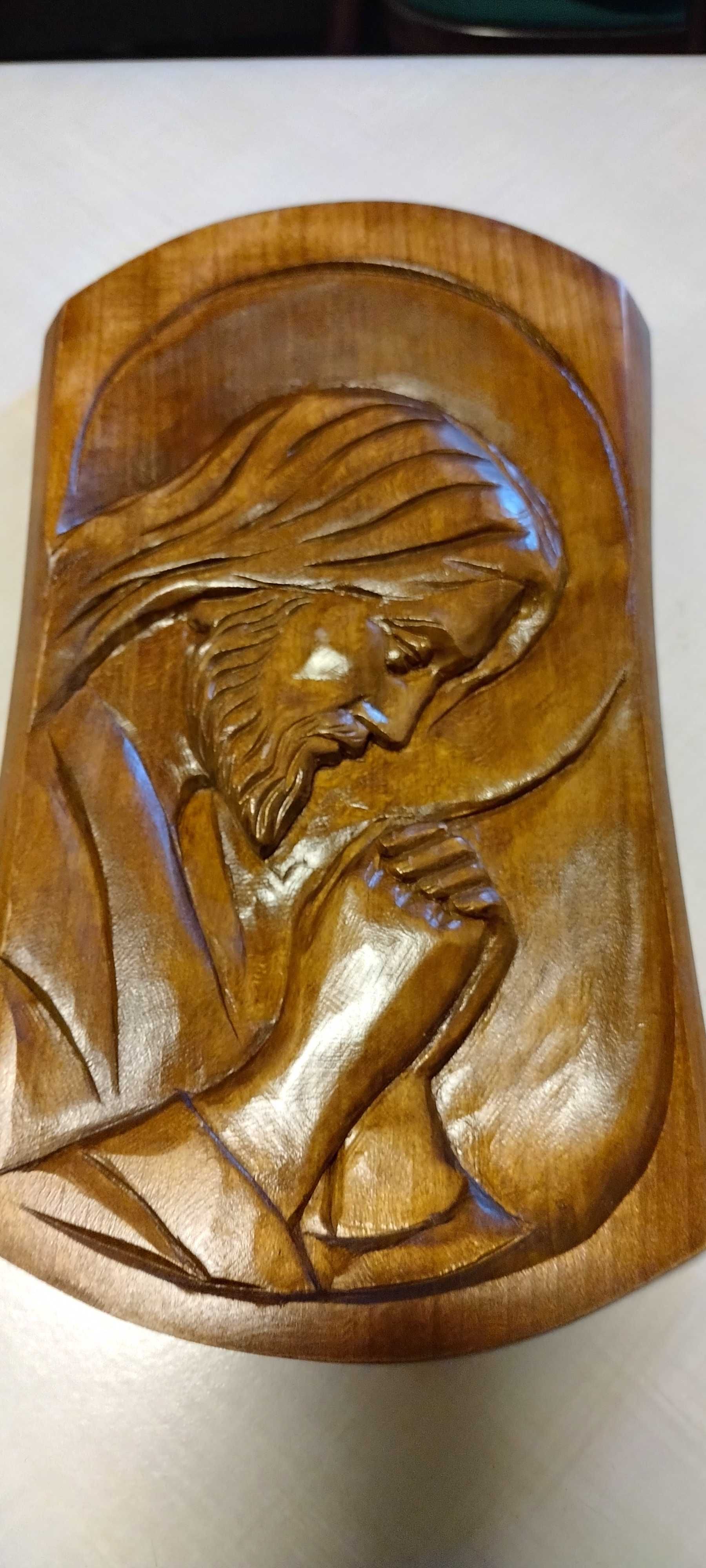 Jezus modlący płaskorzeżba w drewnie