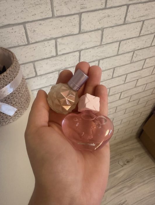 Miniaturki perfum Ariana Grande