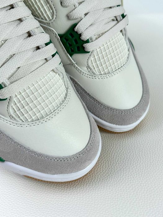 Białe Buty Jordan 4 Retro SB Pine Green Rozmiar.37.5