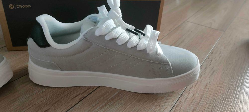 Jasnoszare trampki Cropp 44 (28,5 cm)