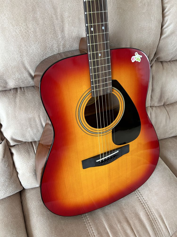 Акустична гітара Yamaha F310 Cherry Sunburst