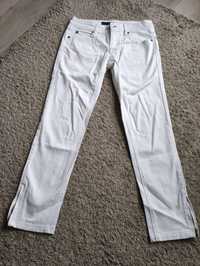 Białe jeansy firmy Only