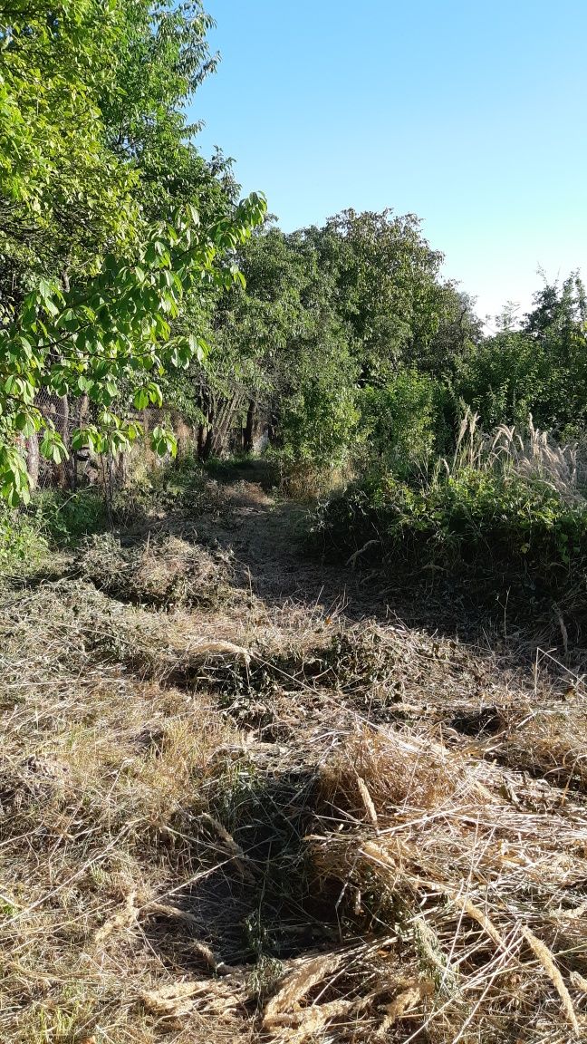 Терміновий продаж ділянки під забудову в Угриневі.