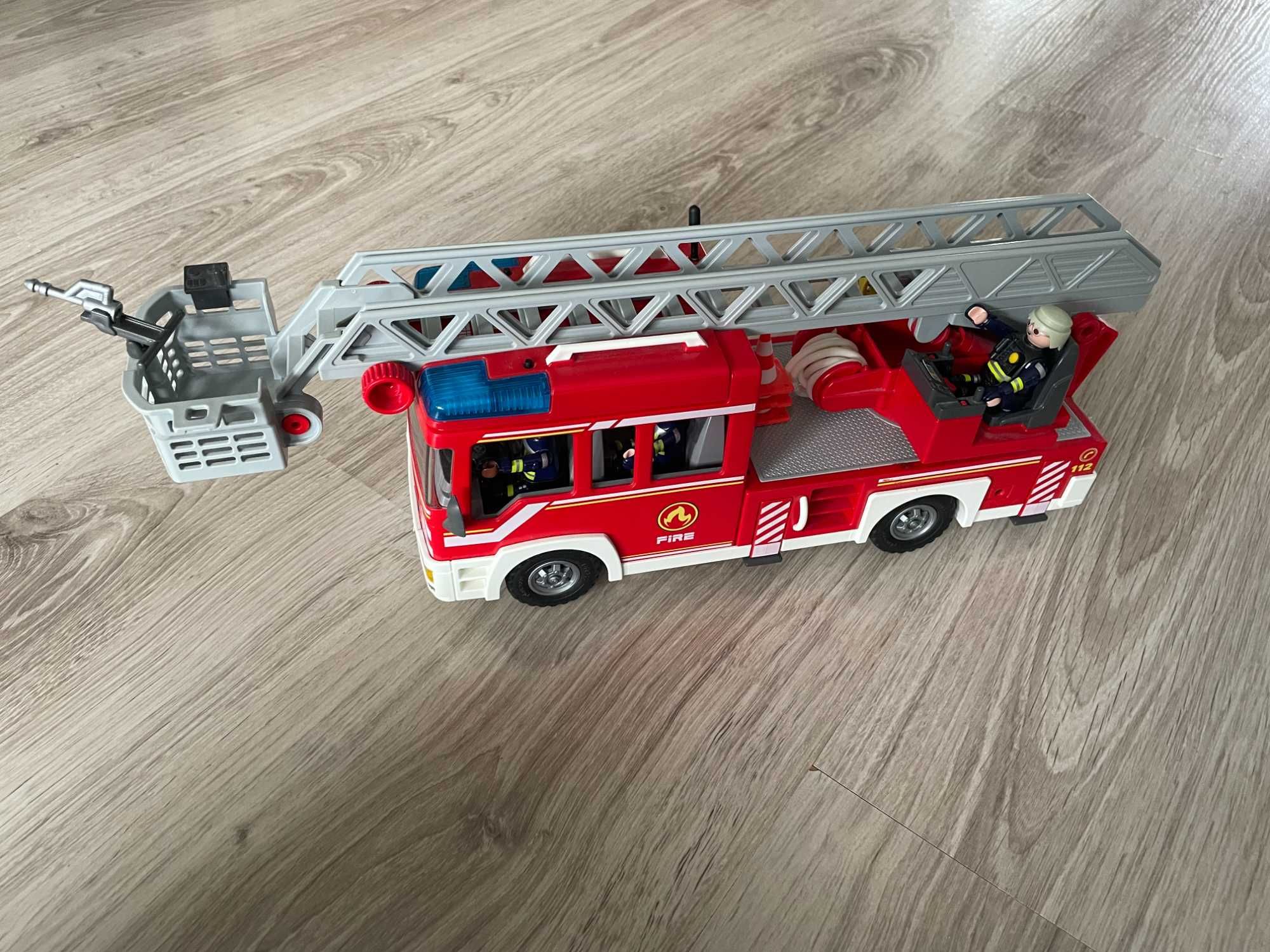PLAYMOBIL, Samochód strażacki z drabiną, 9463