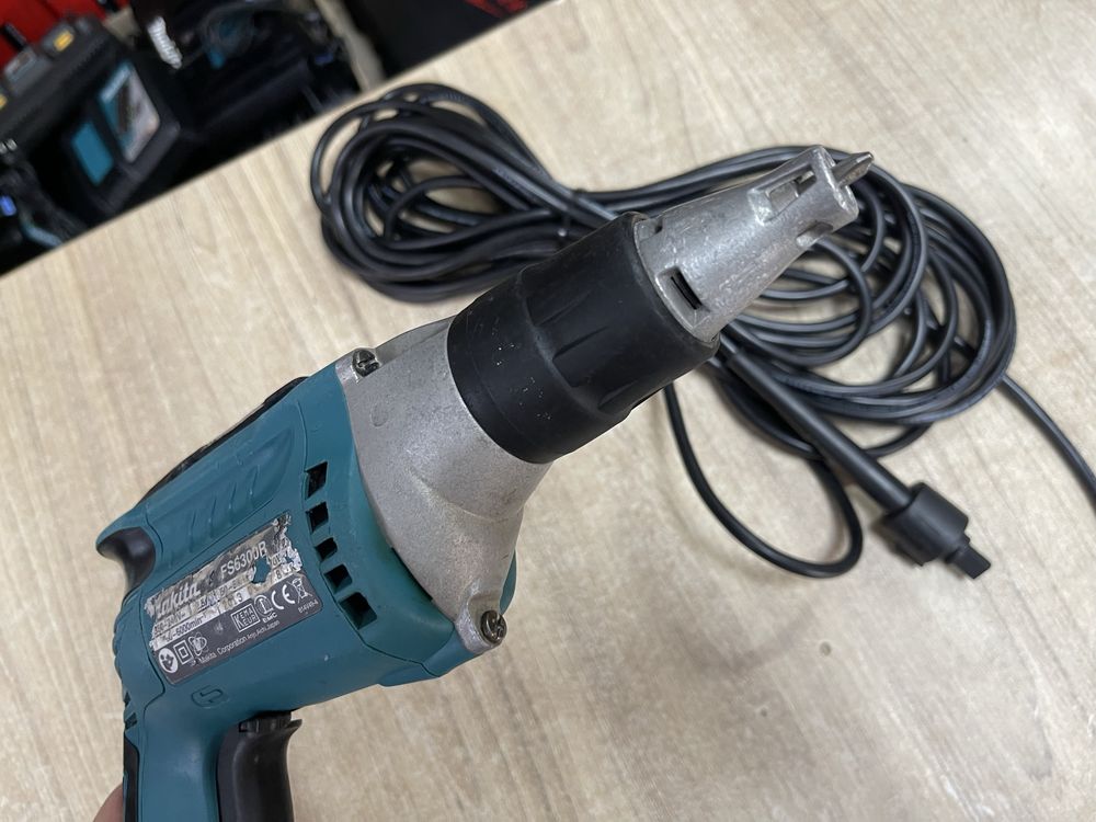 Makita FS6300R / мережевий шуруповерт для гіпсокартону Макіта