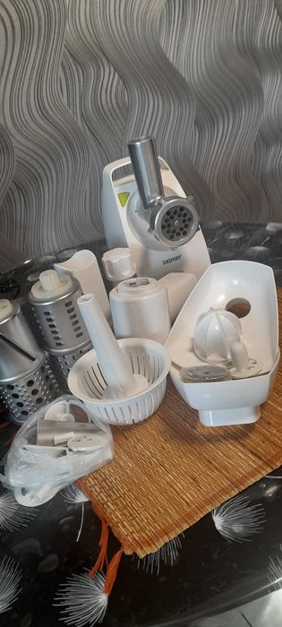 Продам электромясорубка + соковыжималка